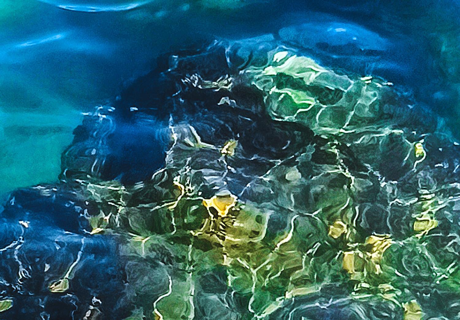 Cartel Rocky Shore of the Sea - Photo of Colored Stones and Blue Water