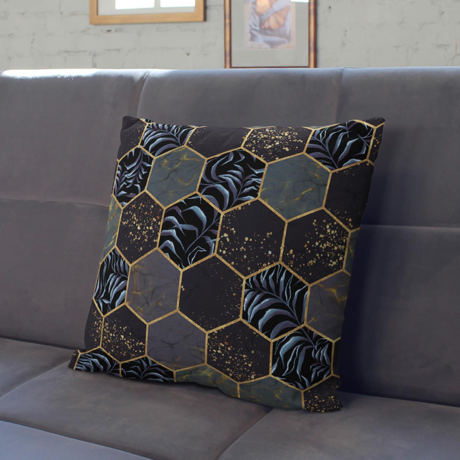 Cojín de microfibra Floral geometry - hexagons and branches in dark colours cushions