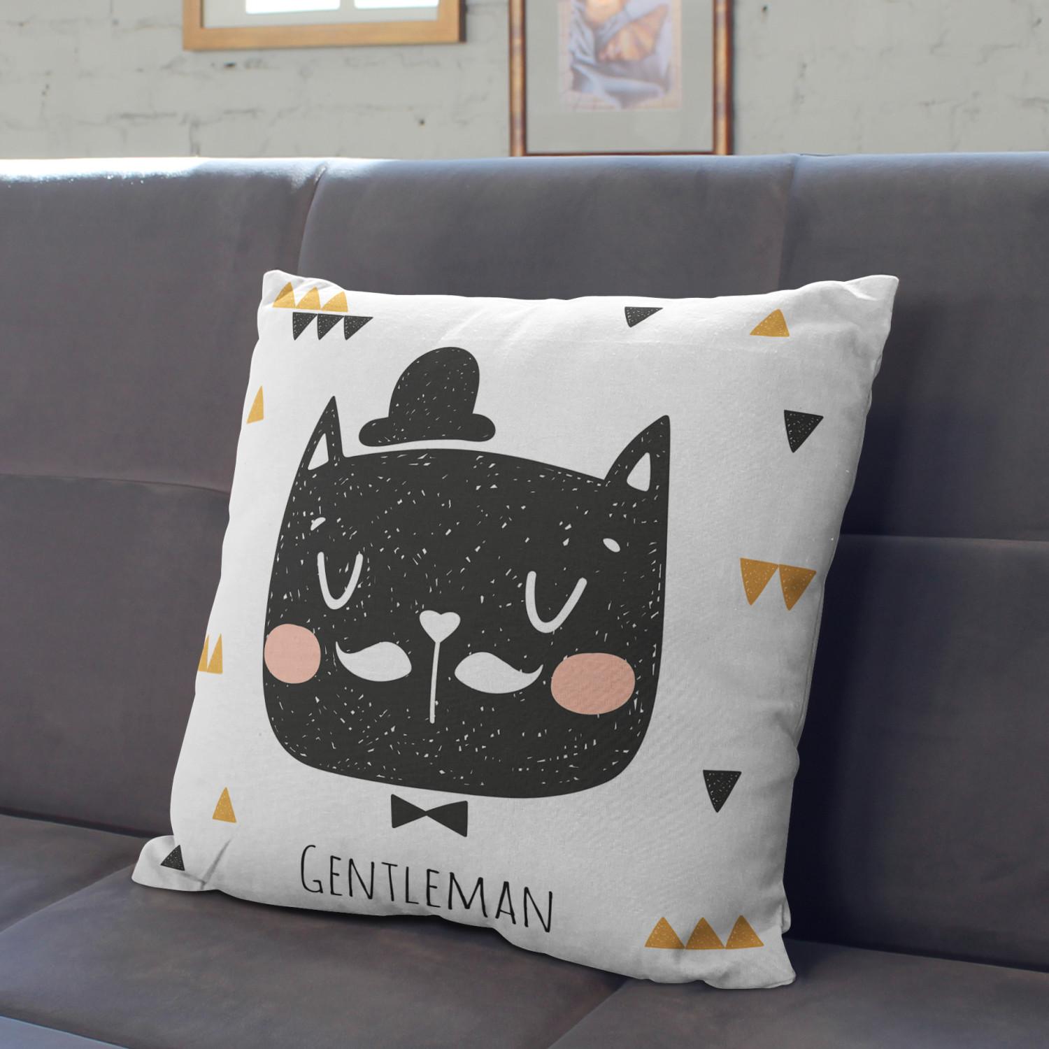 Cojín de microfibra Dignified cat - animal wearing a hat, triangles, 'Gentleman' caption cushions