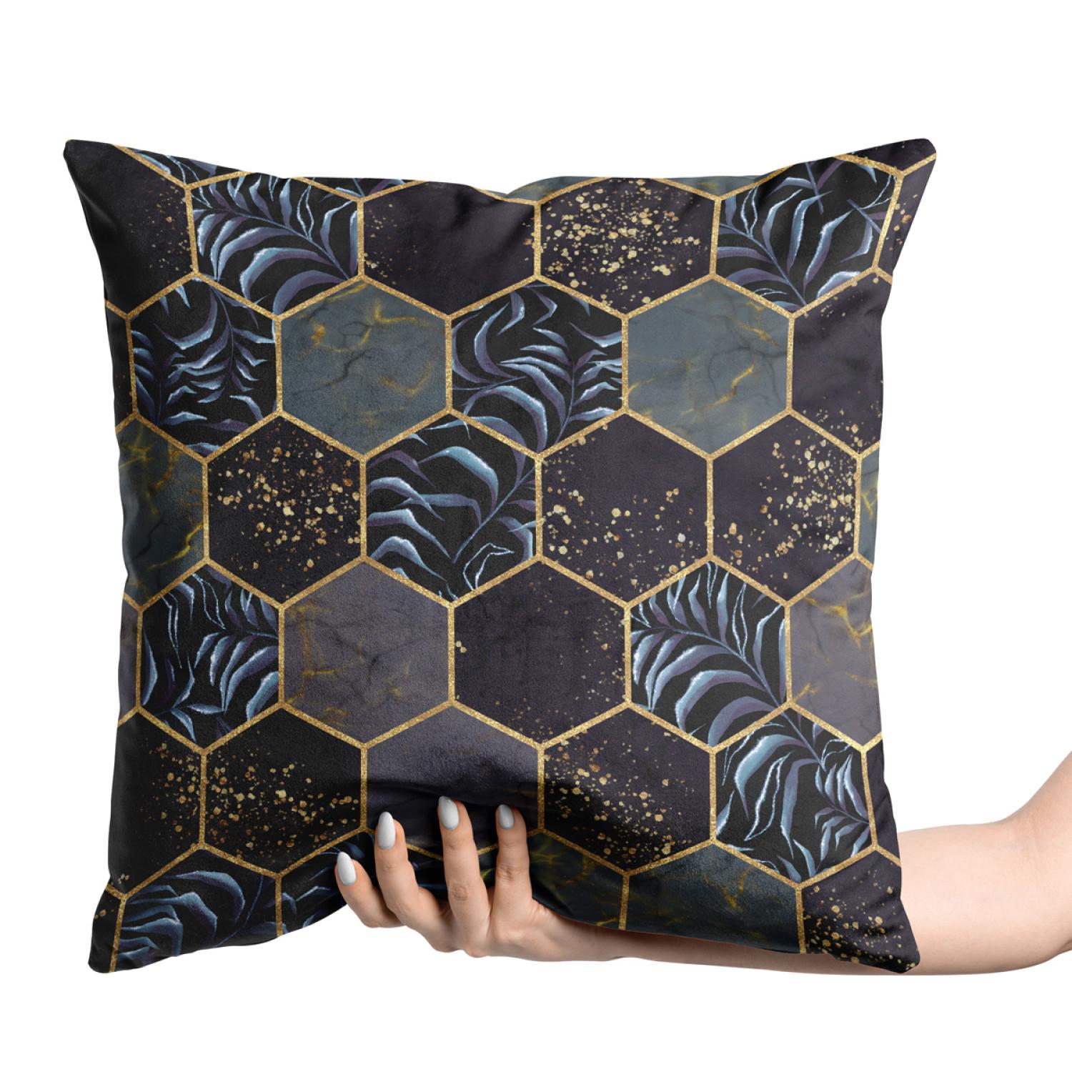 Cojin de velour Floral geometry - hexagons and branches in dark colours