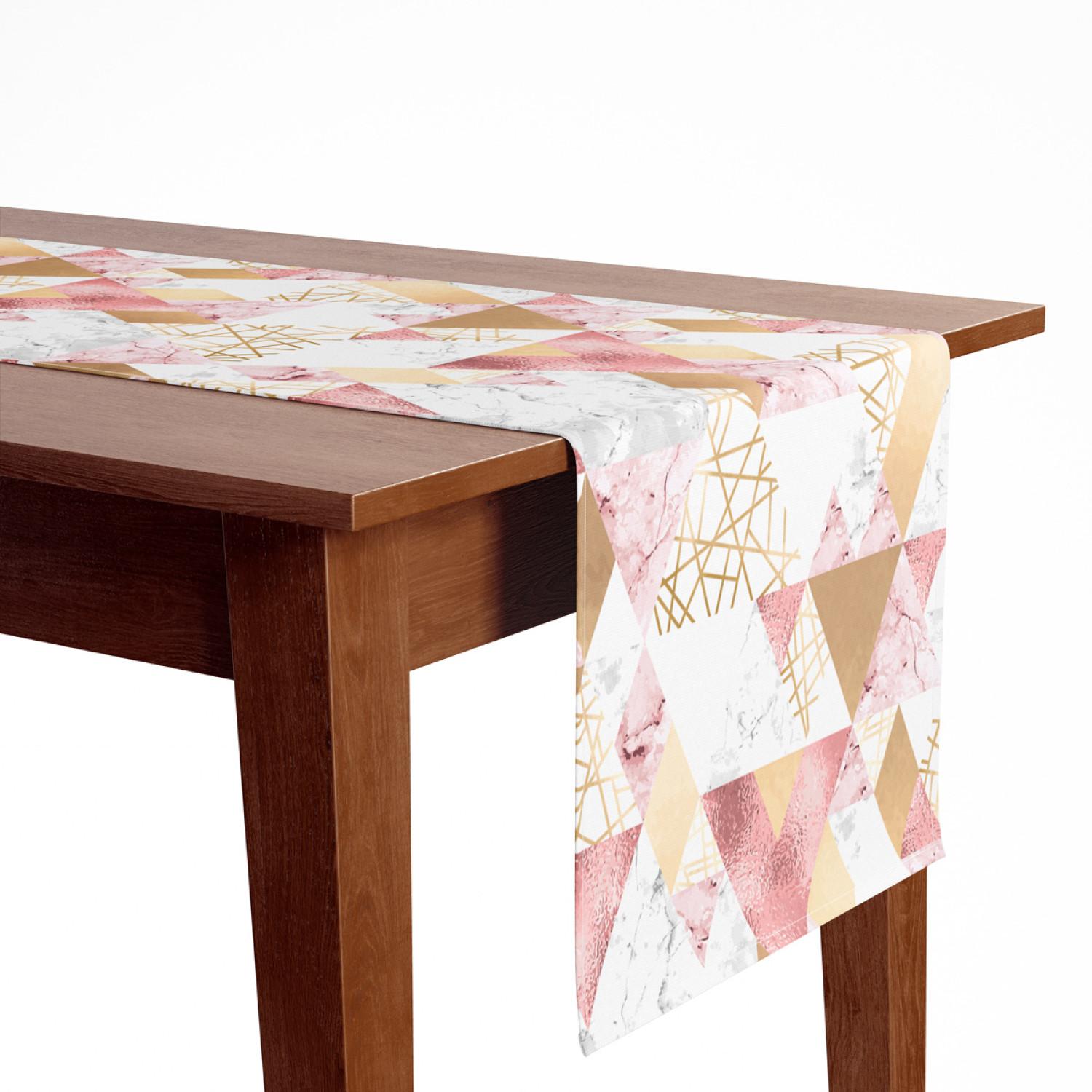 Camino de mesa Geometric patchwork - design with triangles, marble and gold pattern