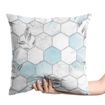 Cojin de velour Subtle hexagons - composition in shades of white and blue