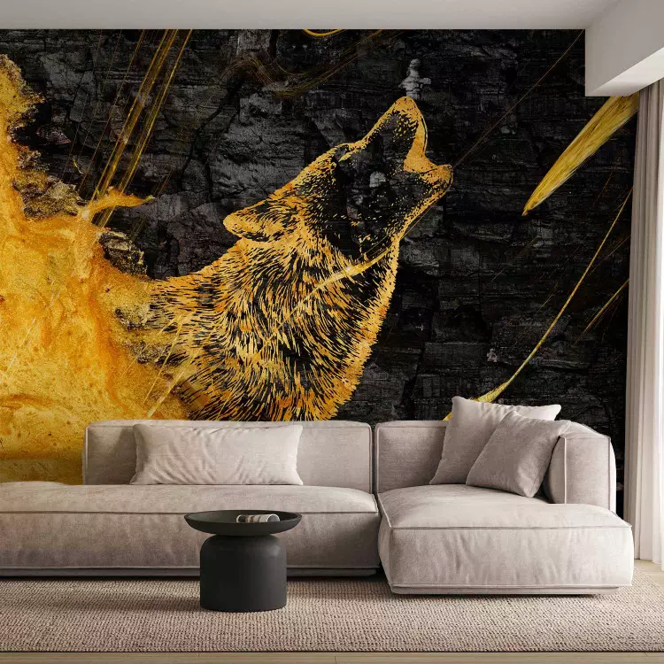 Fotomural Howling Wolf - Contrasting Golden Animal on a Black Coal Background