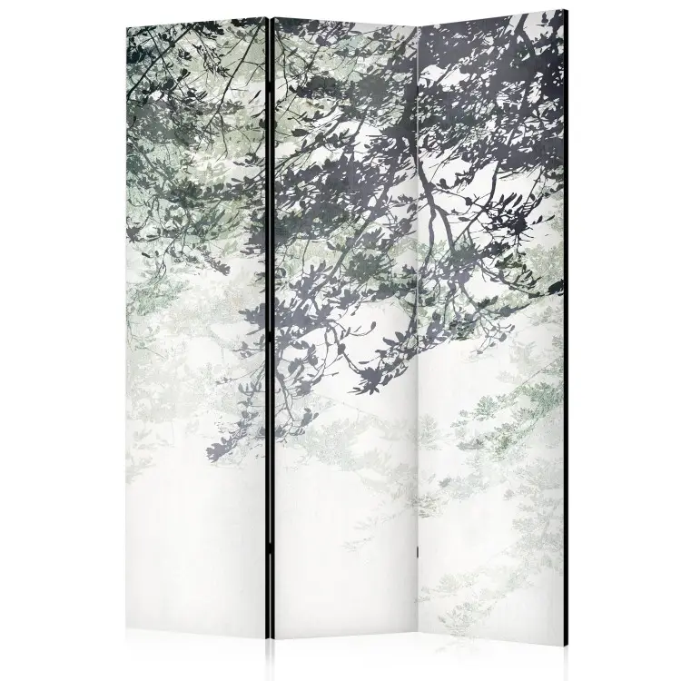 Laberinto de un árbol - ramas con hojas sobre fondo claro