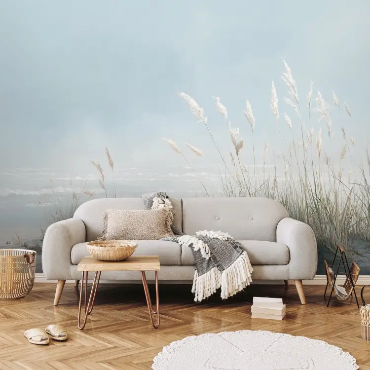 Paisaje playero: dunas luminosas y vegetación envuelta en una delicada bruma marina