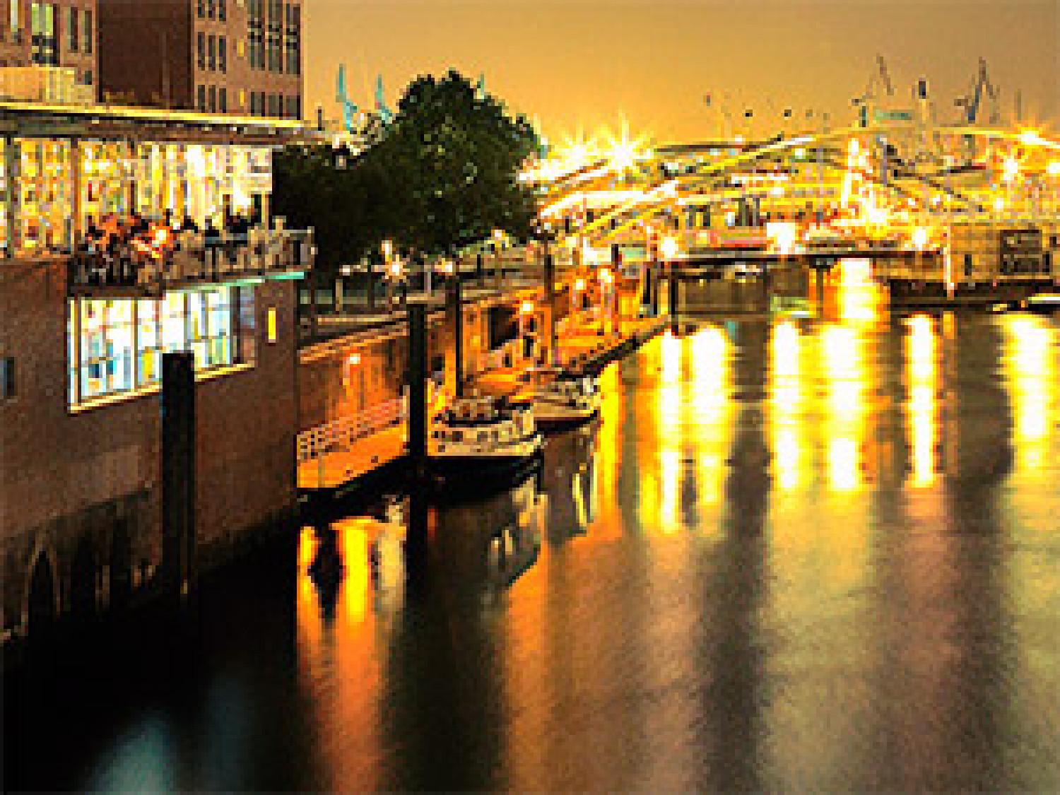 Cuadro decorativo El puerto de Hamburgo de noche – iluminado
