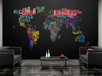 Fotomural decorativo Viajes coloridos - mapa del mundo con continentes descritos