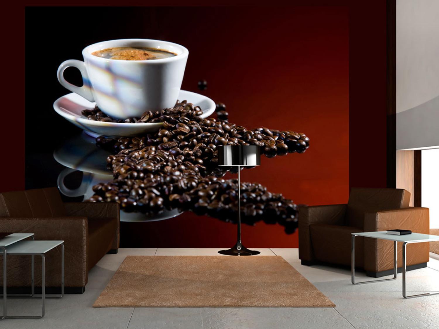 Fotomural a medida Café - motivo suave de café negro en taza blanca en fondo oscuro