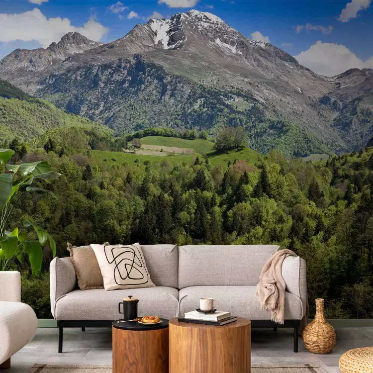 Fotomural decorativo Vacaciones en montaña - paisaje de alta montaña entre colinas verdes