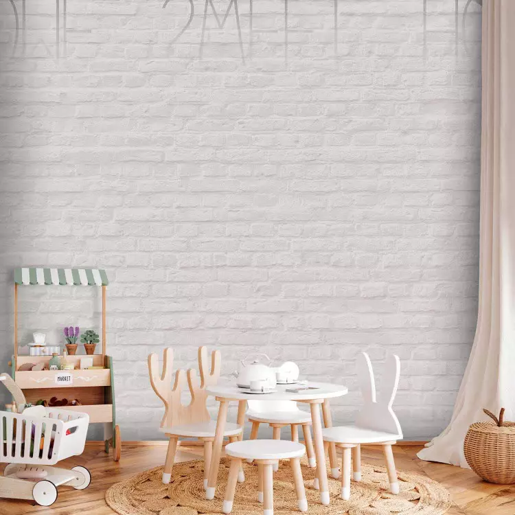 Fotomural decorativo Home sweet home - frase beige en ladrillo blanco con sombra y reflejo