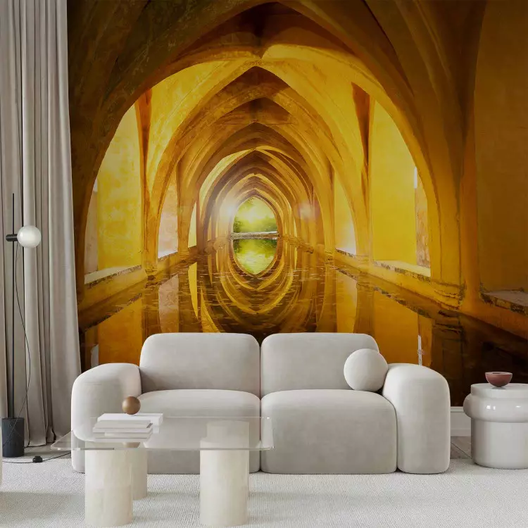 Fotomural decorativo Pasillo dorado - un antiguo túnel con agua e ilusión de profundidad