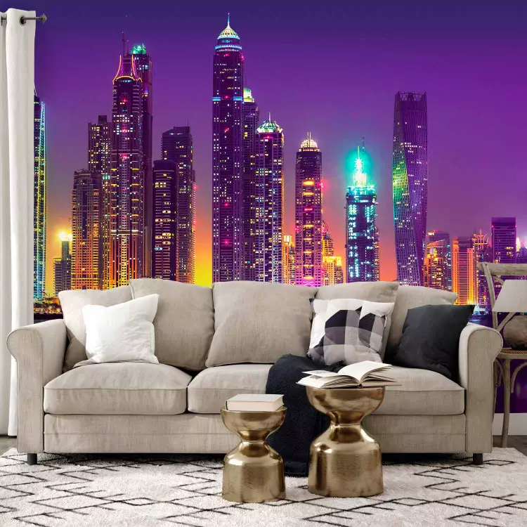Fotomural a medida Noches púrpuras en Dubái - Panorama con rascacielos y reflejo en agua