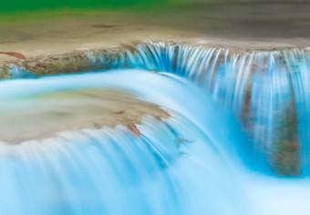 Cuadro en vidrio acrílico Sky-blue Waterfall in Kanchanaburi, Thailand [Glass]