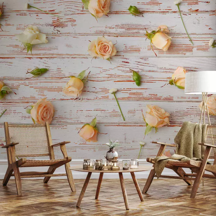 Fotomural Composición floral romántica - rosas y margaritas en fondo de madera