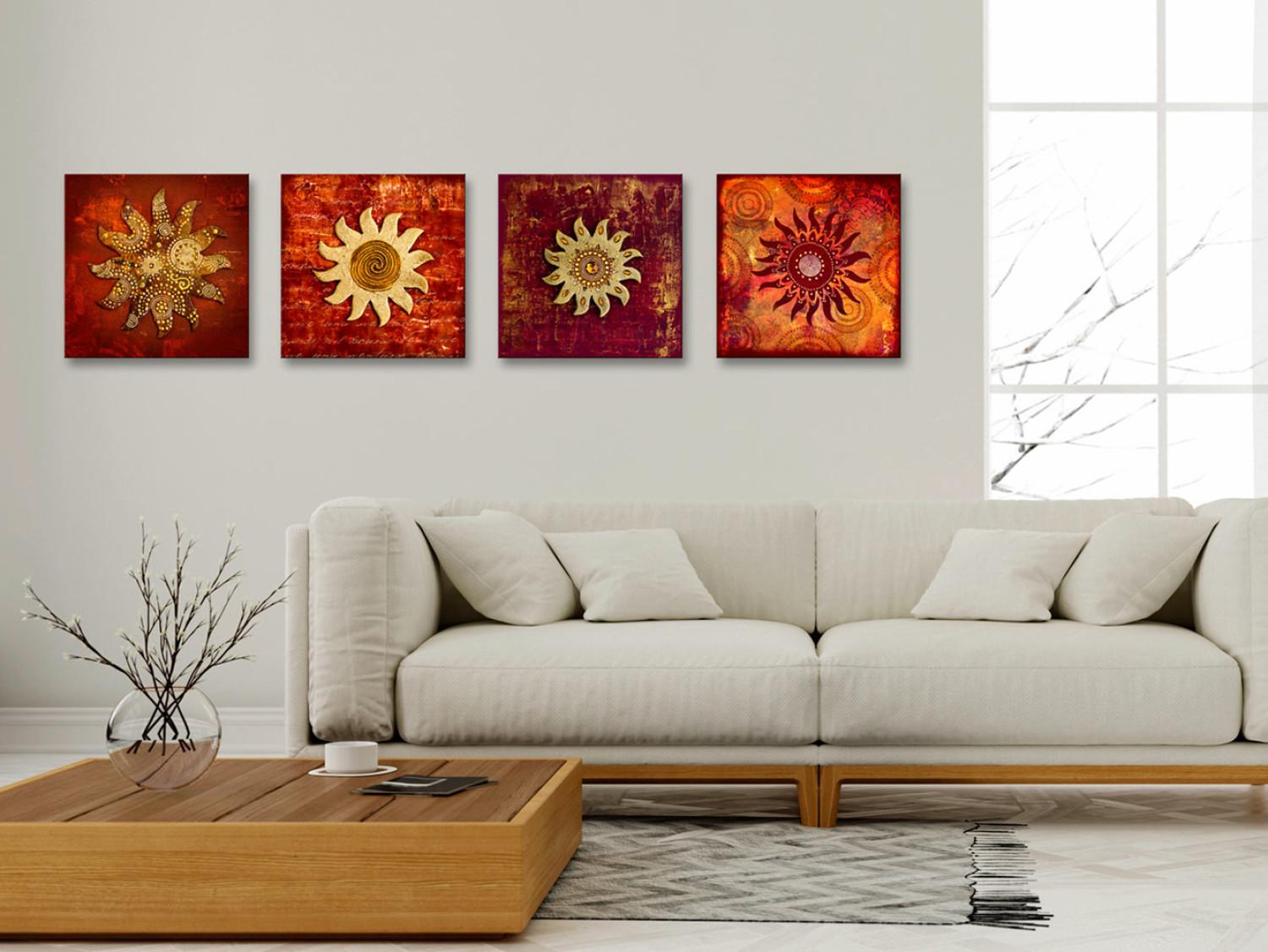 Cuadro moderno Rostro del sol (4 partes) - collage de ornamentos dorados y rojos