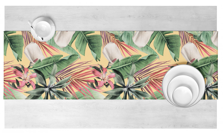 Camino de mesa Rainforest flora - a floral pattern with white flowers and leaves 147210 additionalImage 5
