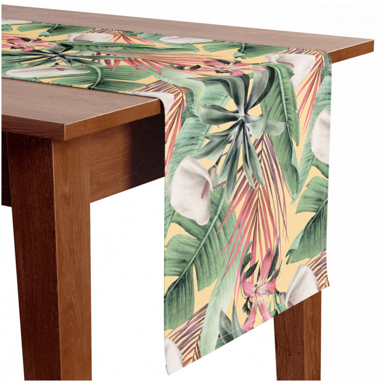 Camino de mesa Rainforest flora - a floral pattern with white flowers and leaves 147210